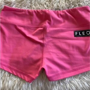 Fleo hot pink size medium EUC
